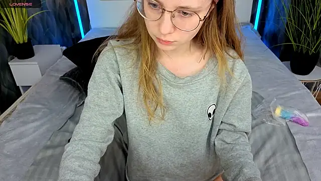 WhiteWingsDoll webcam