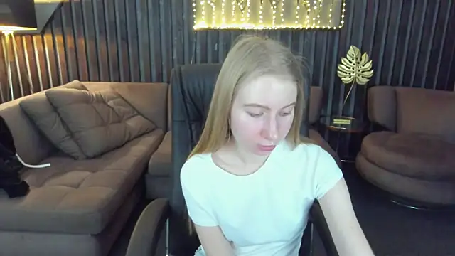 Alina_Blonde webcam
