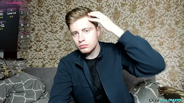 Maxhornyblondieman webcam