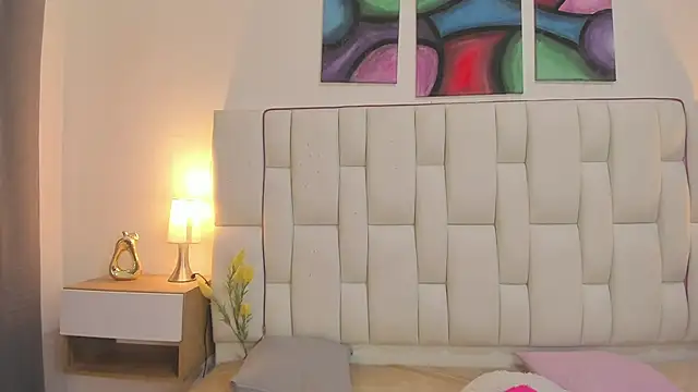 mask_red_girl webcam