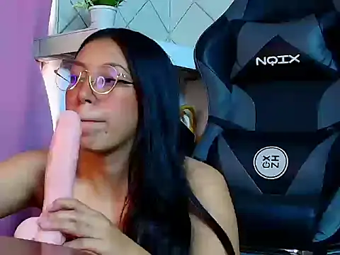 alison_holand webcam