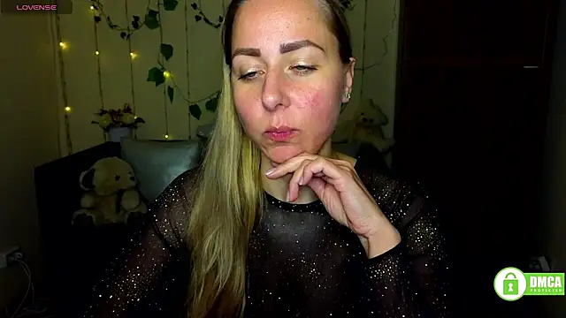 Alicewonderrmiss webcam