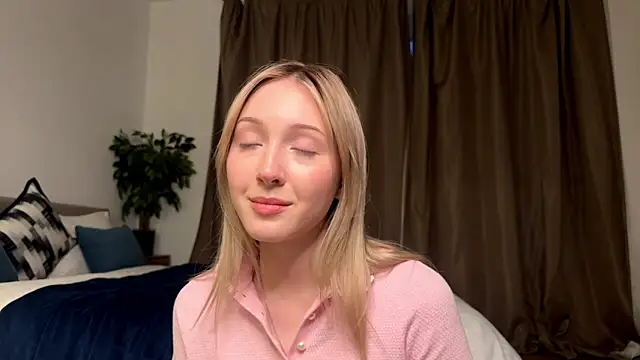 Kattie_Petite webcam