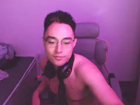 ruize531 (M young) - 希望人气1000代币，满1000跳性感脱衣舞