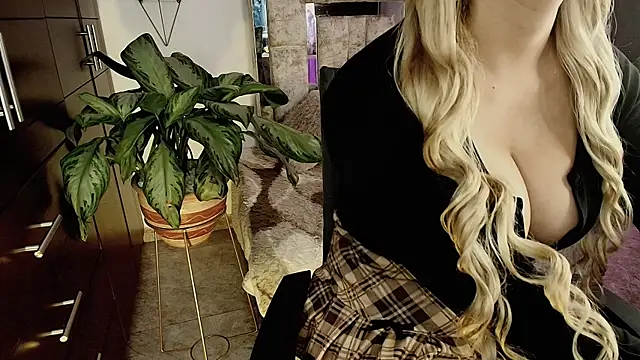 dahnia_cruz - Dahnia_cruz's free webcam - UK Sex Cams