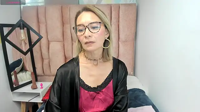 Issa_Milf__ webcam