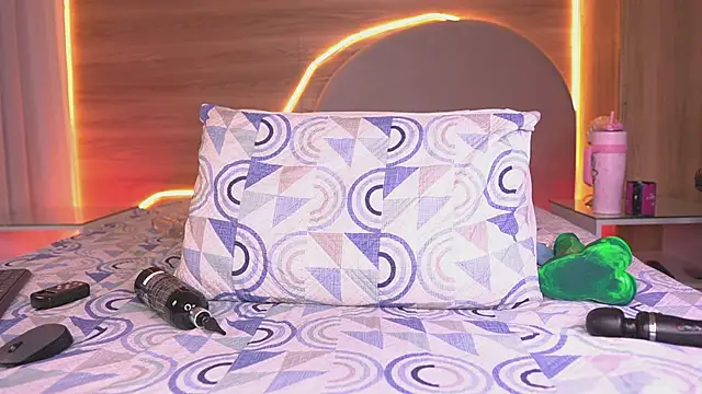 alexaa_walker - Alexaa_walker's free webcam - UK Sex Cams