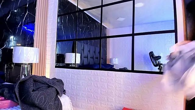 bustyglow (F young) - Milk:From my tit to my mouth🥛