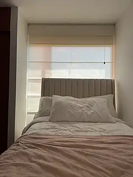 Webcam Model (ArianaReynoldss)  is live.Free join now!