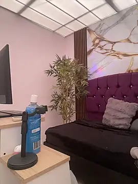 Webcam Model (lia_ec)  is live.Free join now!