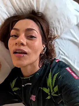 Webcam Model (SamyJones9) is live