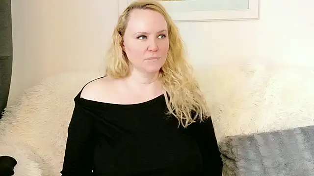 sarah4you (F milf) - make my day or make me cum :)