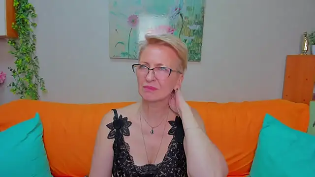 iamyourdream89 (F mature) - Controlling my toy