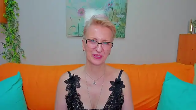 iamyourdream89 (F mature) - Controlling my toy