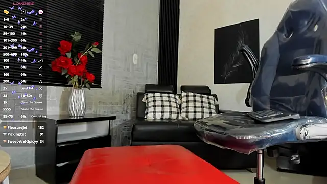 Luciaoregon - Stripchat Cam Model