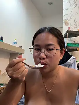 ponthip (Ask my age) - Show my pussy