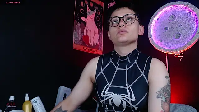 girl_intense444 webcam