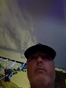 Hotredheadandtoungelasher webcam