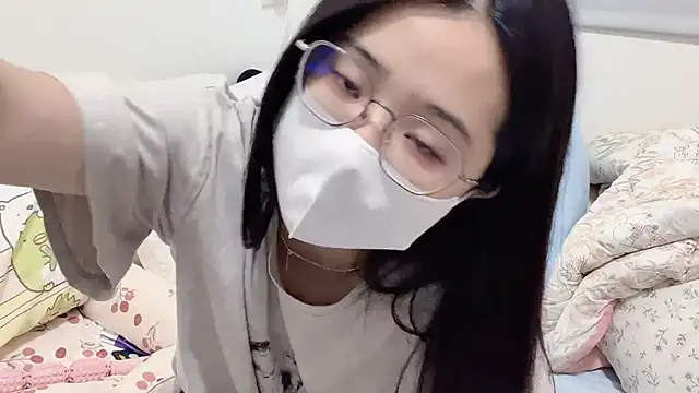 美女LHeart在线直播