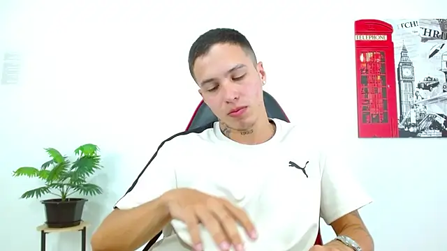 Cumandres18 live sex cam