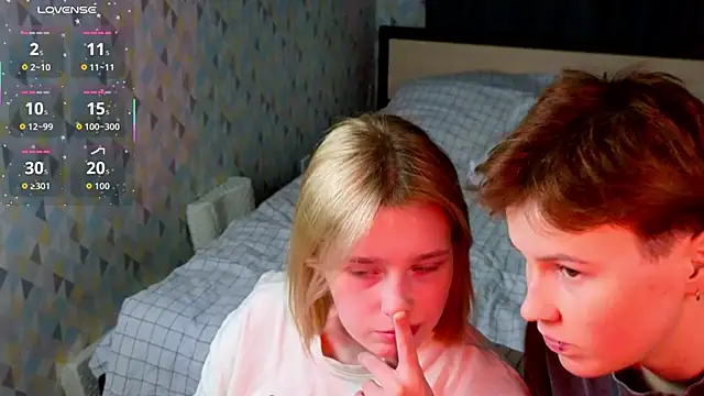 two_gerls_here webcam