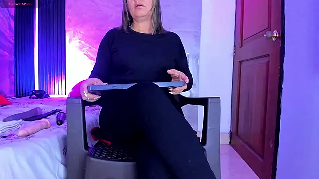 Agatha_Pleasure webcam