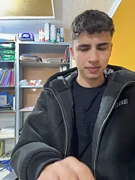 AdrianRinaldi's live cam
