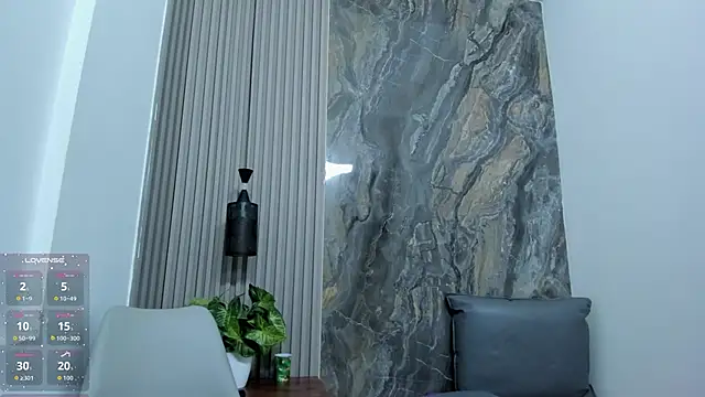 scarletdollxxx (F young) - 🍭Put lovense in pussy while riding 🍭