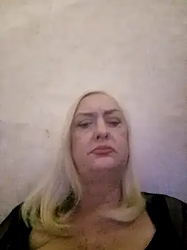 julia20x - Julia20X's free webcam - UK Sex Cams