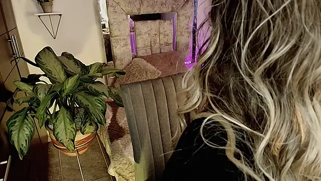 dahnia_cruz - Dahnia_cruz's free webcam - UK Sex Cams