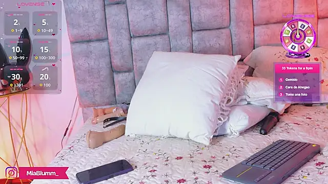 MiiaBlumm_ webcam