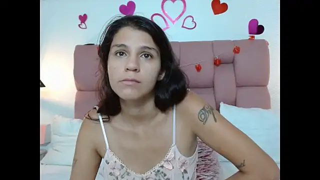 keilafoxx18 (F young) - foot show