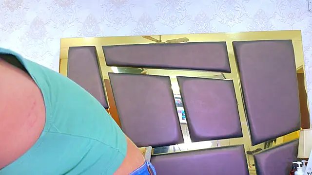 nicoleesposito (F young) - Shake my ass in you face