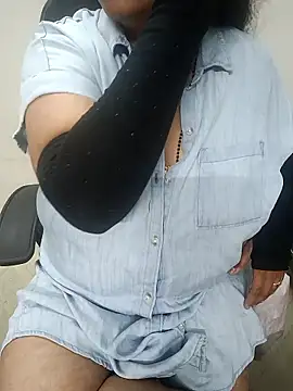 bhabhiji1 (F milf) - chocolate syrup masaage on boobs