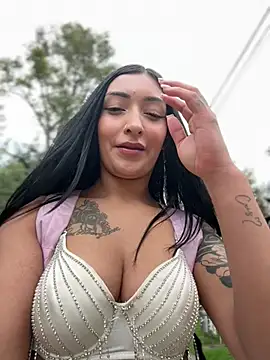 kathy2026 (G young) - Two naked girls in street x1min