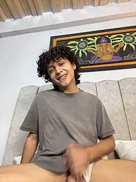 Cherry_boy_18 live sex cam