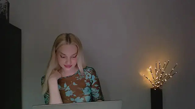 Lia_noo_regrets webcam