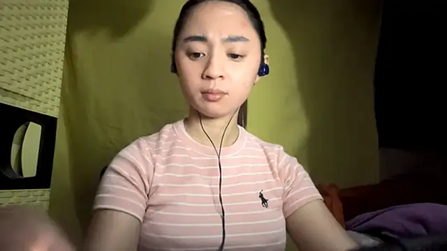 LenoraLacassagne webcam