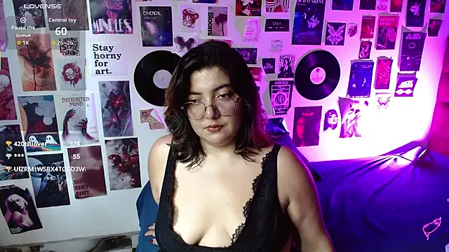 Roxy_f_w webcam