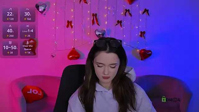 liana_kisses (F teen) - show tits♥