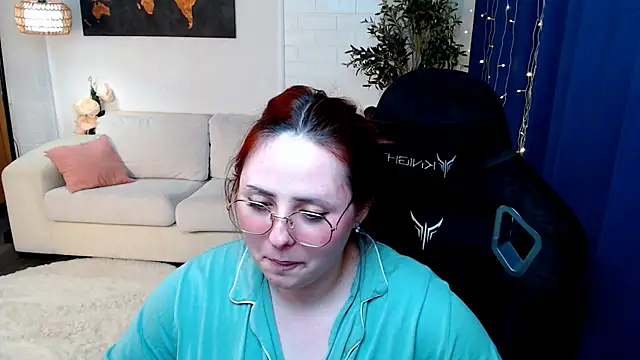 Hennessy_bunny webcam