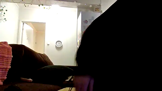 shyhornymommy live sex cam