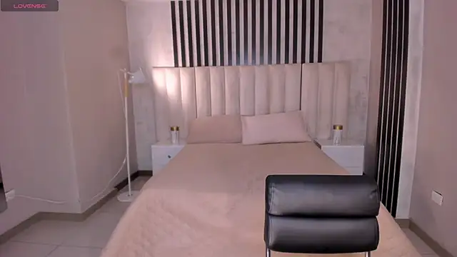 SunnyRivers live sex cam