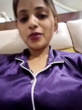 Naina11100 live sex cam