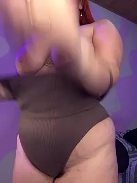 emma_q0 (F young) - Ride dildo +squirt multiple