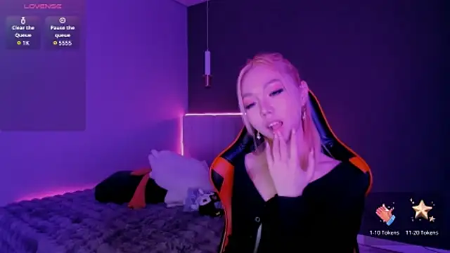 nor_xiio (F teen) - :devil: Dildo ride :devil: