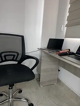 tabata_monroee webcam