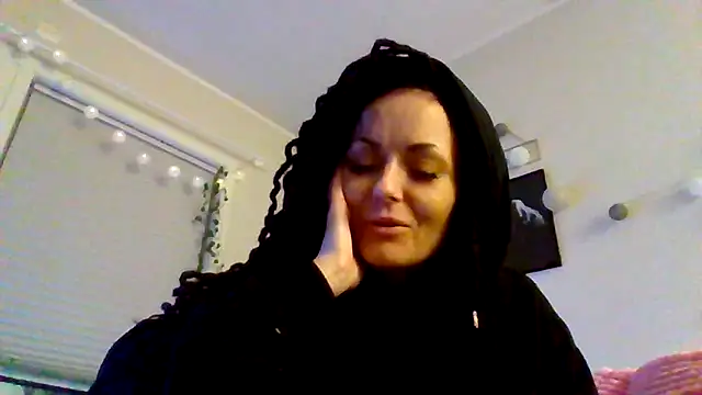 shyhornymommy webcam