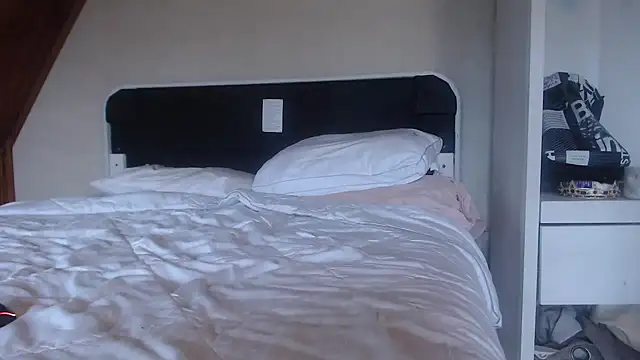 cashmasterzobistone webcam