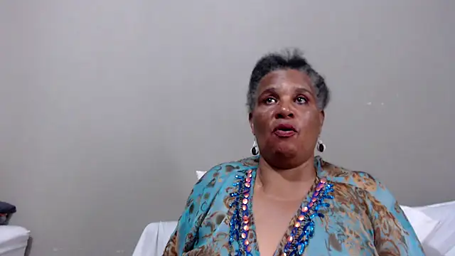 GrandBustyMelon webcam